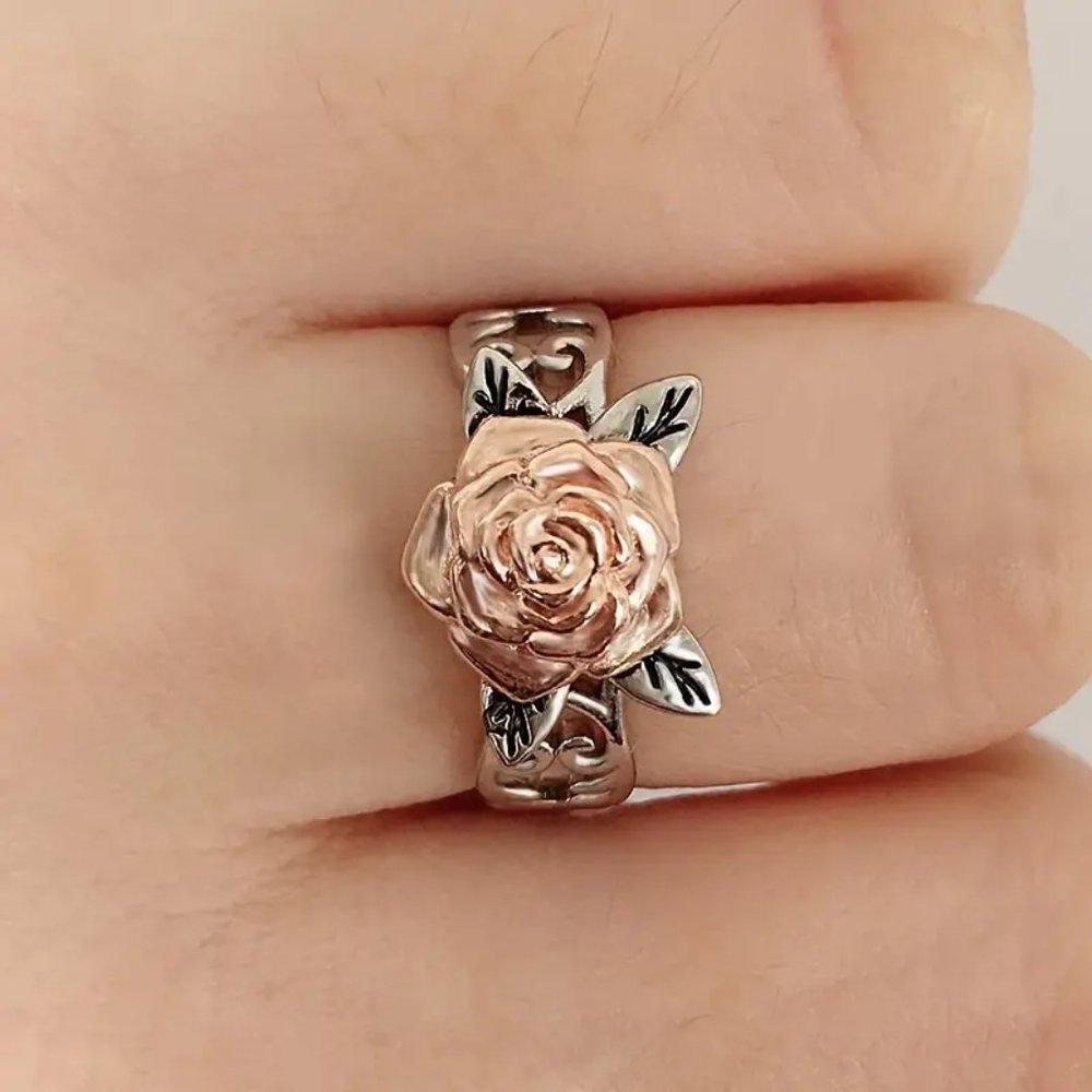 BEAUTIFUL Ring- silver band w/a flower,  sz 7, ornate band  ... r2